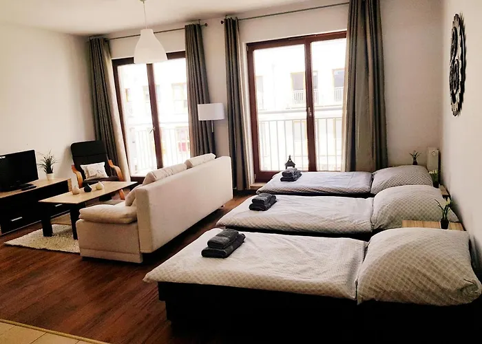 Apt With 6 Single Beds