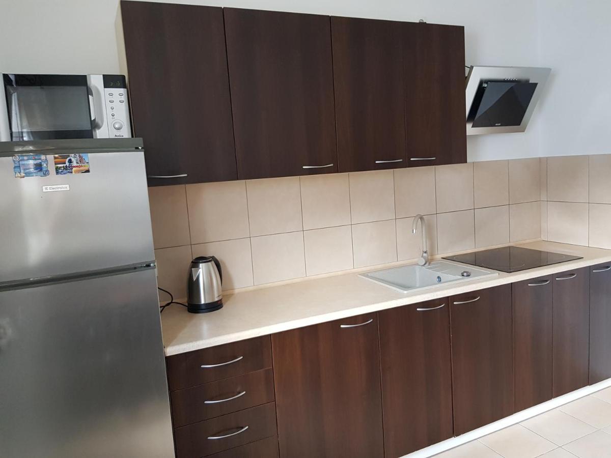 With 6 Single Beds Apartment *